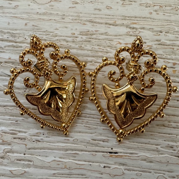 Anthropologie Royal Heart Gold Tone Post Earrings - Picture 6 of 7
